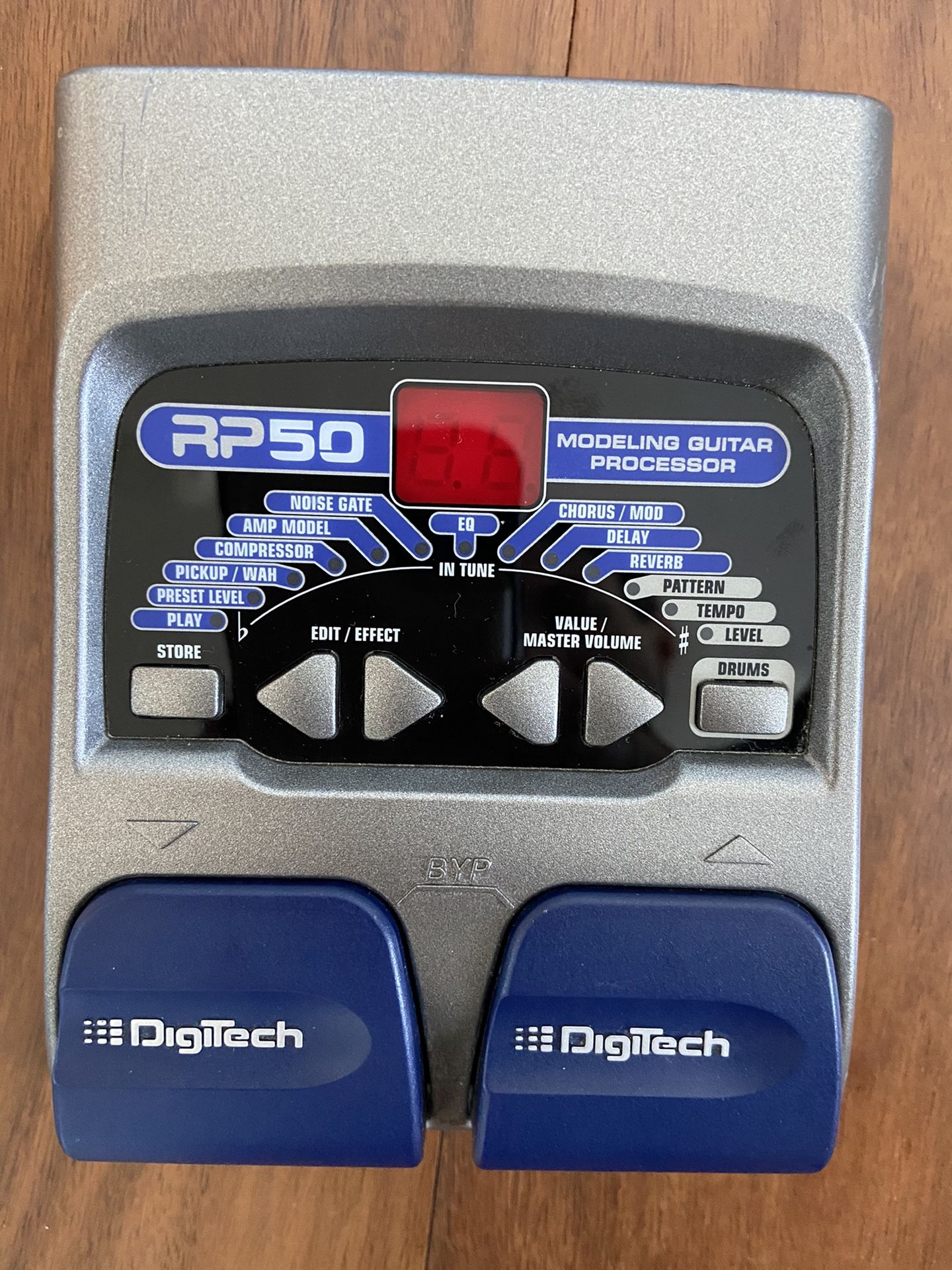 MODELING GUITAR PROCESSOR -RP 50 - DIGITECH