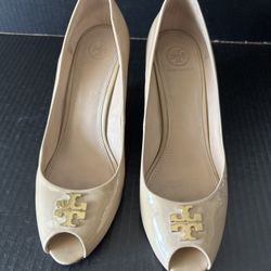 Tory Burch Logo Beige Patent Leather Wedge Heels 