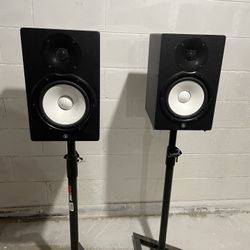 Yamaha HS8 (pair). Stand Not Included.