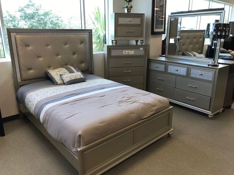 Lila Panel Bedroom Set