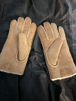 Ugg wool and sheep skin gloves