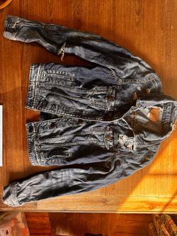 Women’s American Eagle distressed light weight super comfy Jean jacket size XS 