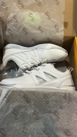 Cheer shoes