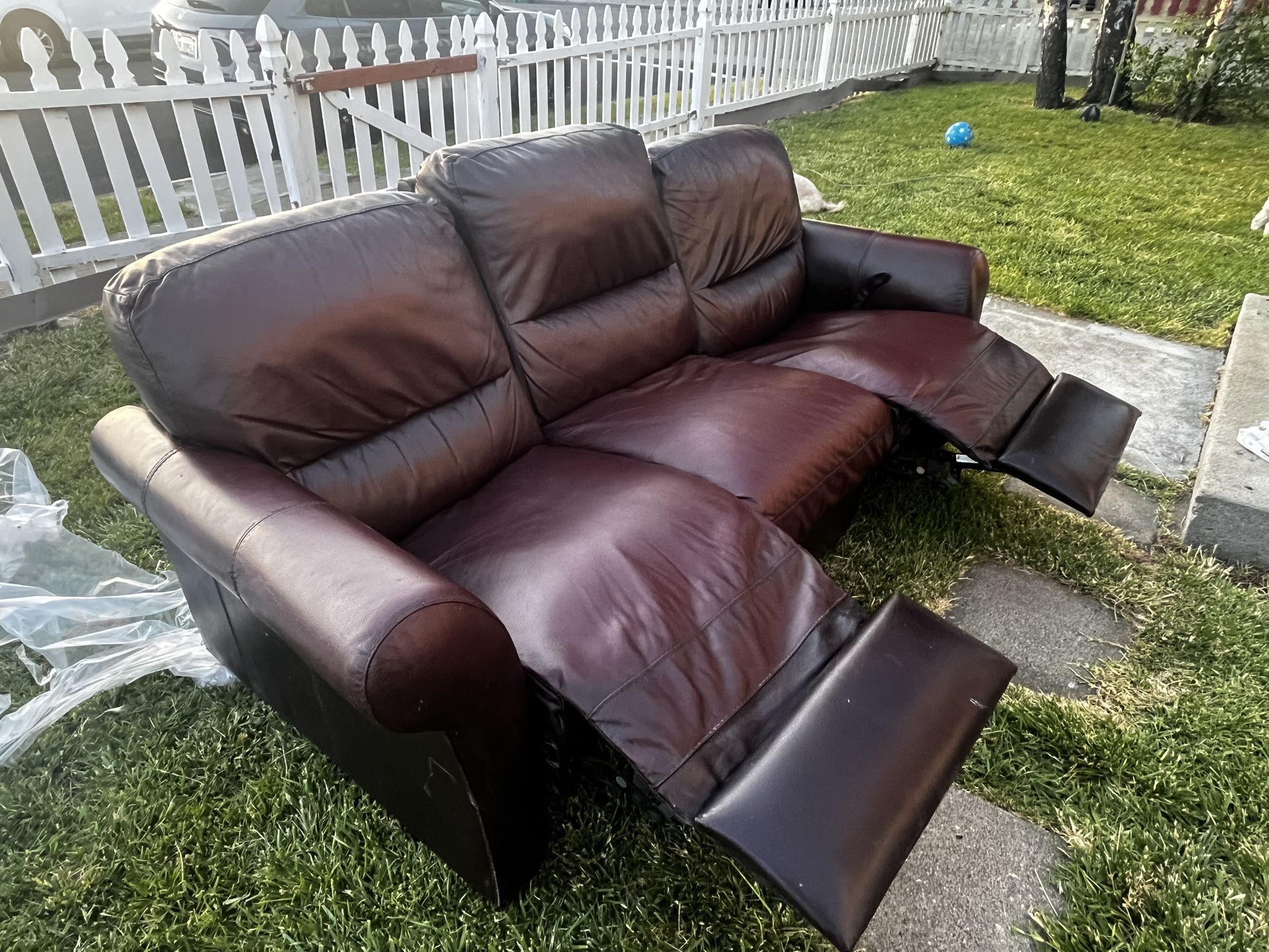 Used Couch In Good Condition E