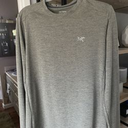 Arcteryx Men’s Cormac Crew Neck Long Sleeve Shirt.  Size M