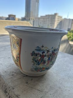 Chinese Porcelain Pot