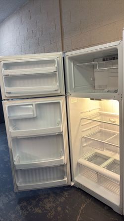 Nice like New GE refrigerator