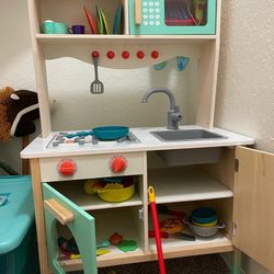 Toy Kitchen 