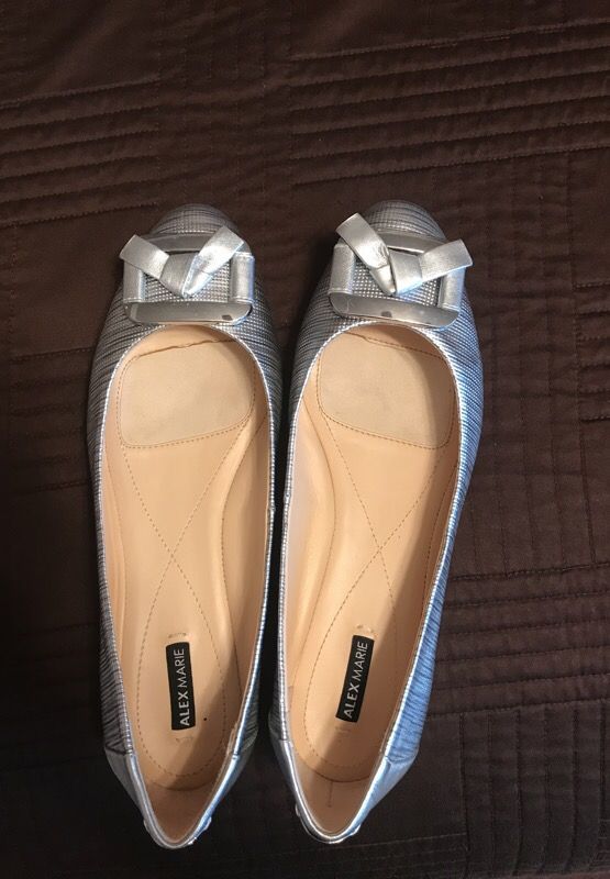 Size 8.5 Alex Marie flats