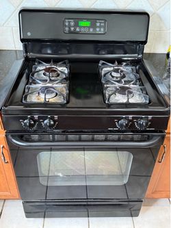 Black GE 30” Free Standing Cooking Gas Range