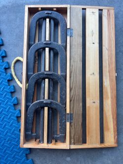 Heavy duty horseshoe set