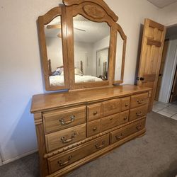 Beautiful Solid Oak King Bedroom Set
