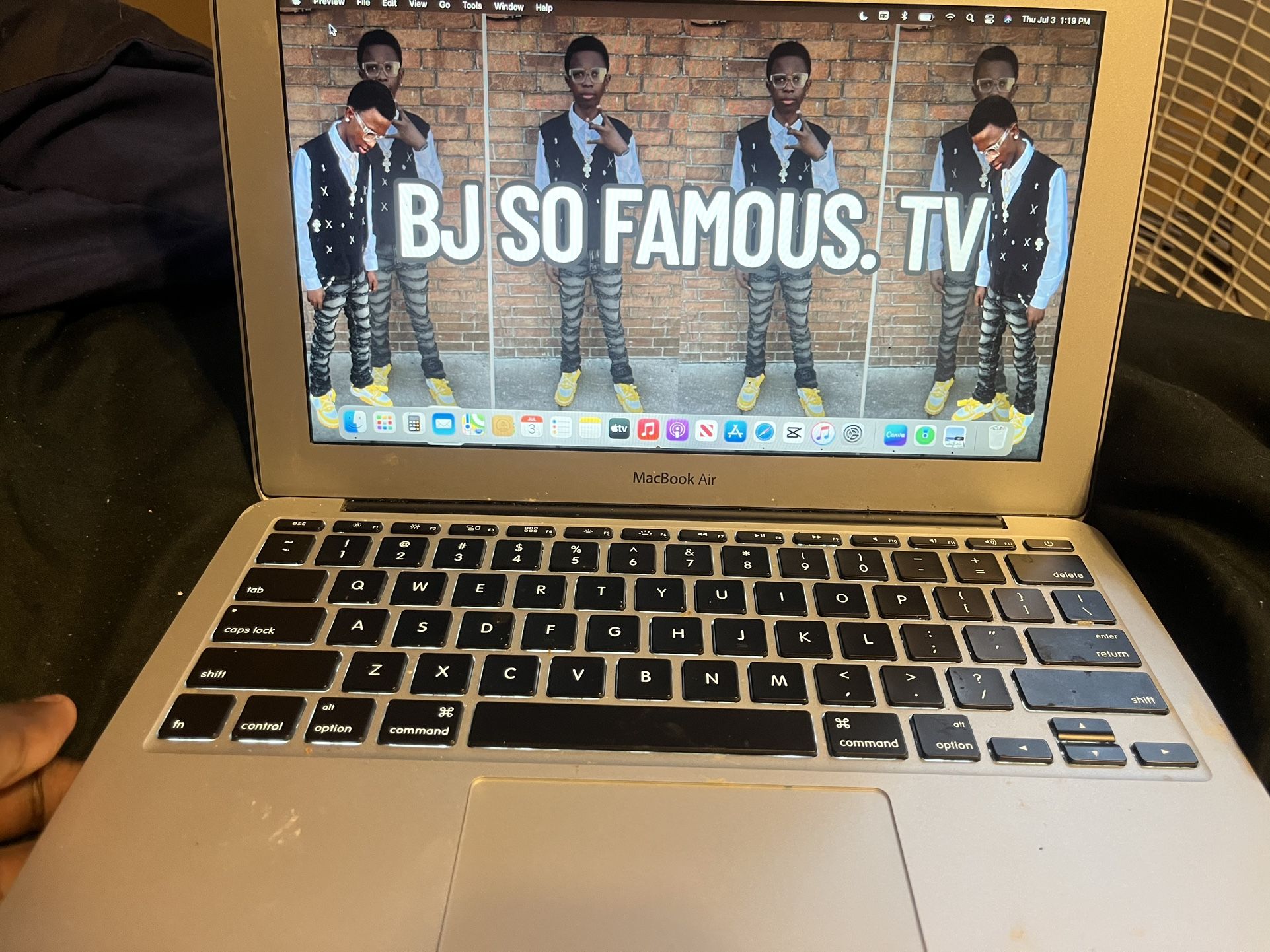 Apple MacBook