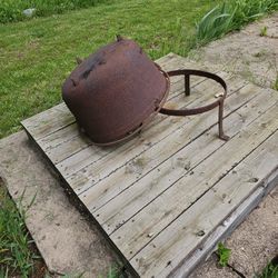 Butcher Kettle with Crack 