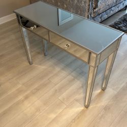 ✨ Mirror Vanity Desk – Great Condition ✨