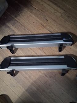 Locking Ski Racks
