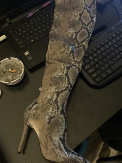 JESSICA SIMPSON TOTALLY TAUPE BOOTS