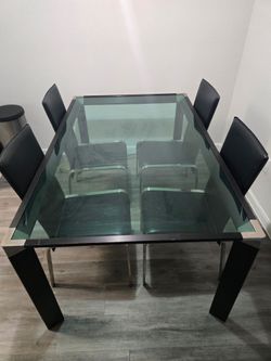 Sturdy glass table