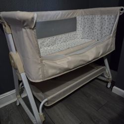 NEW BABY BASSINET W CANOPY