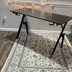 GAMING DESK