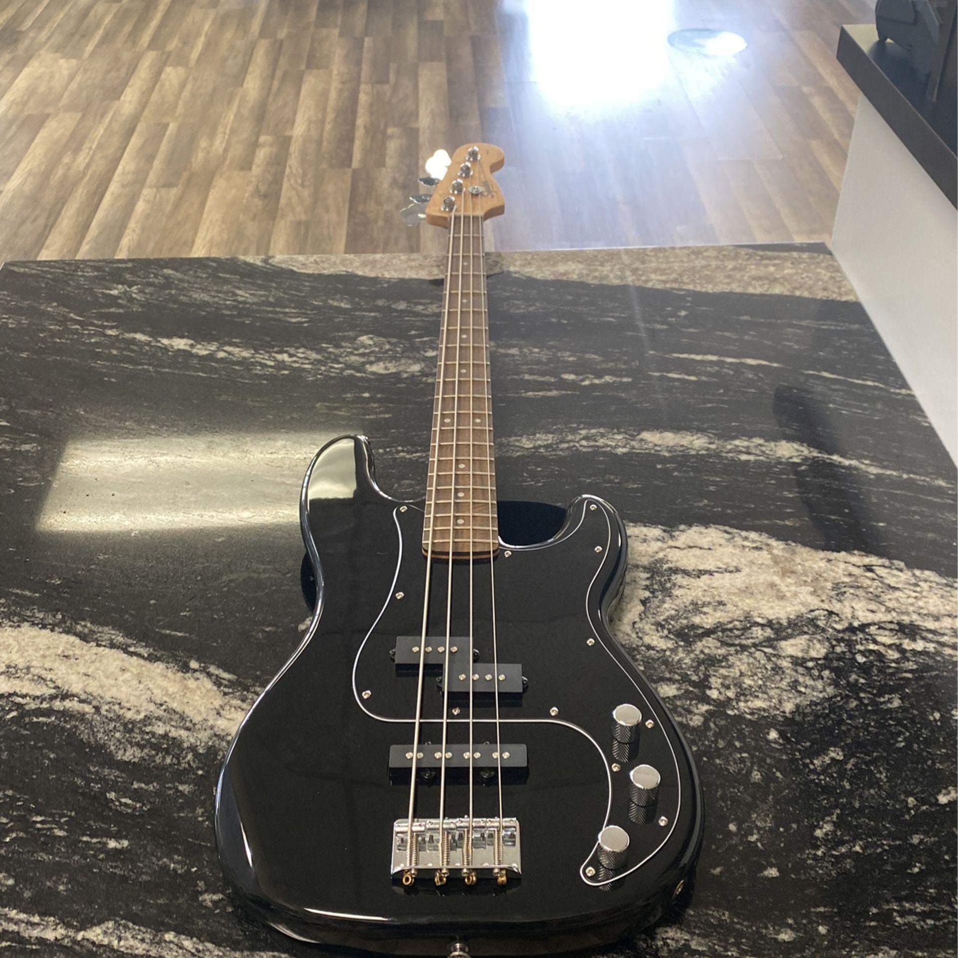 Squier Affinity Precision Bass