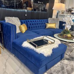 Limited time offer: exclusive deals on sectionals| Finance and delivery available!