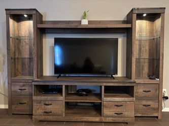 Entertainment center:TV stand