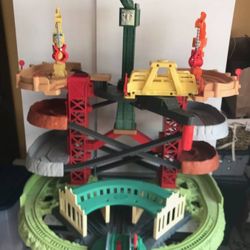 Thomas And Friends Multi-Level Train Set With Spinning Turntable Supe