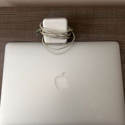 MacBook Air 13” 2017 A1466 – Works Great – Charger Included