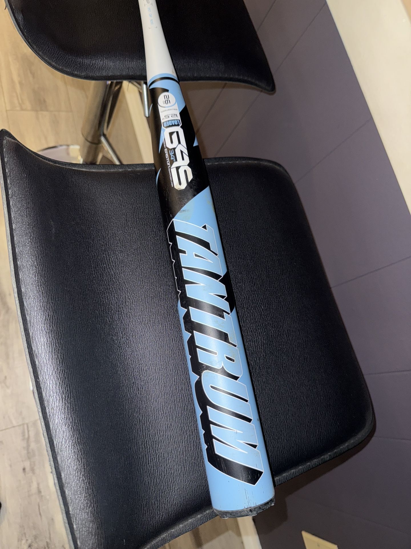 Exclusive 26 oz. Easton Tantrum GM22 1 piece bat