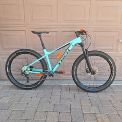 TREK ROSCOE 7 MOUNTAIN BIKE 27.5 INCH 1 X 10 SPEED ROCKSHOX LOCKOUT DROPPER POST SEAT ( MEDIUM) CHECK MY OTHER BIKES 