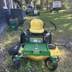John Deere Zero Turn Lawnmower
