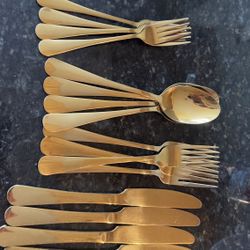 Gold Flatware Set (16 pcs – Modern Style)