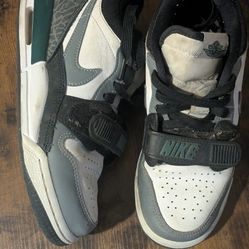 Kids Nike Jordan Legacy 312 (Size 3.5Y)