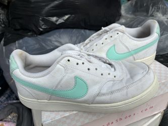 Nike tennis shoes