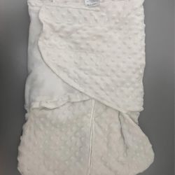 Halo Sleepsack Swaddle Wrap Plushy Dot Velboa- Cream