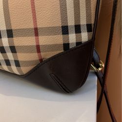 Burberry Crossbody Small Authentic .
