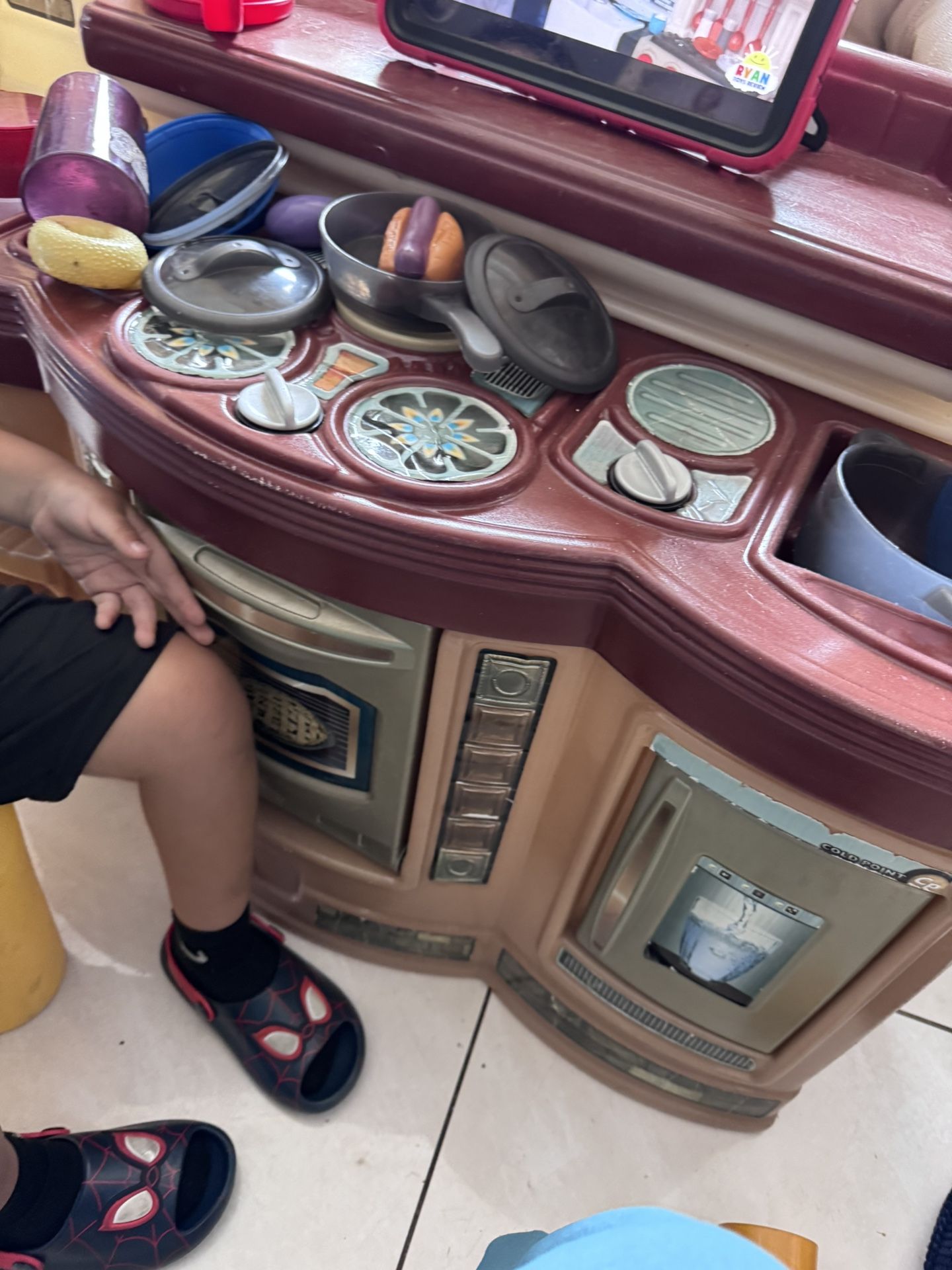 Play kitchen