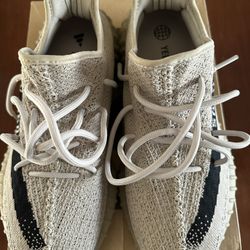 Yeezy 350 V2
