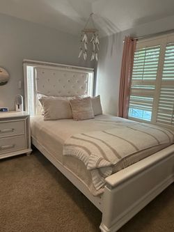 Hollywood Glam Queen Bedroom Set