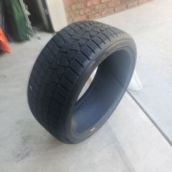 One used Motivo 365 255/35R20 97W less than 200 miles  