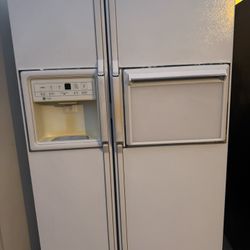 GE Fridge / Refridgerator