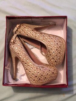 Gold heels , size 7