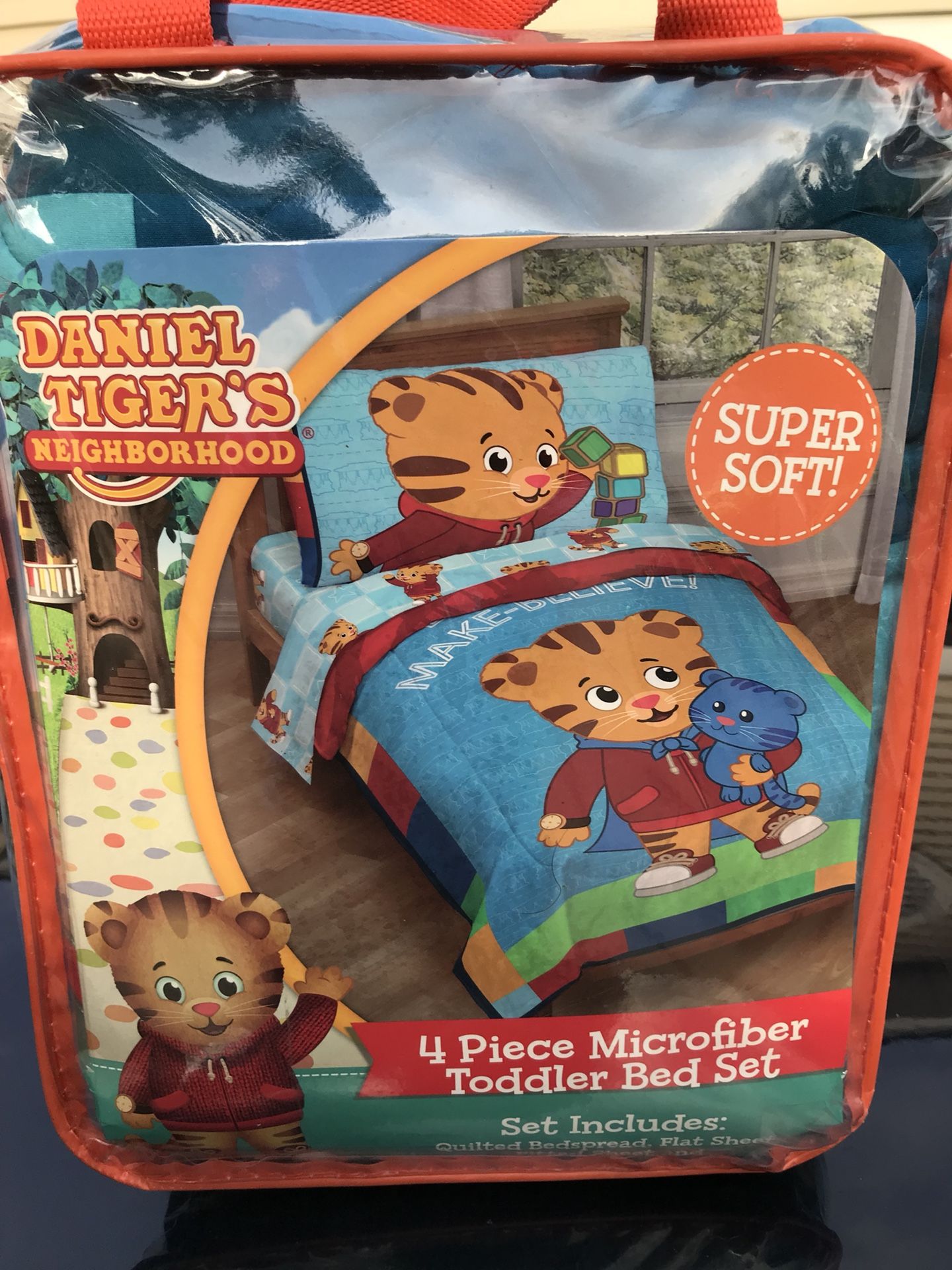 Toddler comforter set. Daniel Tiger