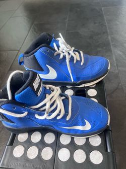 Nike Team Hustle Mid-Top Basketball Sneakers size 13.5