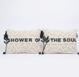 NY: Pair of Black/White Pillows with Tassel