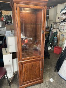 Nice China cabinet with light 
