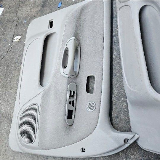 Tundra Front Doorpanel 2004