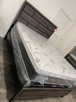 Queen size pillow top mattress