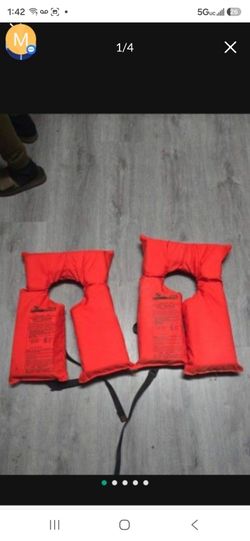 2  steerns universal adult life jackets